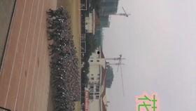 淋大雨吃瓜,一场突如其来的雨中瓜界盛宴  第2张