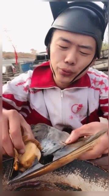 头盔哥吃瓜,揭秘娱乐圈幕后真相 第2张 头盔哥吃瓜,揭秘娱乐圈幕后真相 第2张