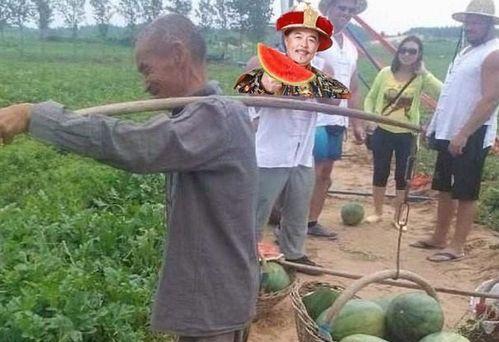 路边吃瓜群众,围观群众热议一幕幕精彩瞬间  第3张