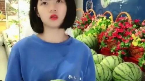 姐姐来家吃瓜,姐姐光临,温馨家庭时光 第2张 姐姐来家吃瓜,姐姐光临,温馨家庭时光 第2张