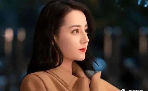 吃瓜美女海报,揭秘吃瓜美女海报背后的故事