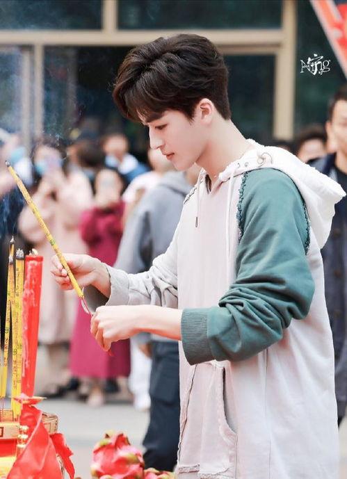 何洛洛吃瓜少女,吃瓜少男生的清新生活态度 第3张 何洛洛吃瓜少女,吃瓜少男生的清新生活态度 第3张