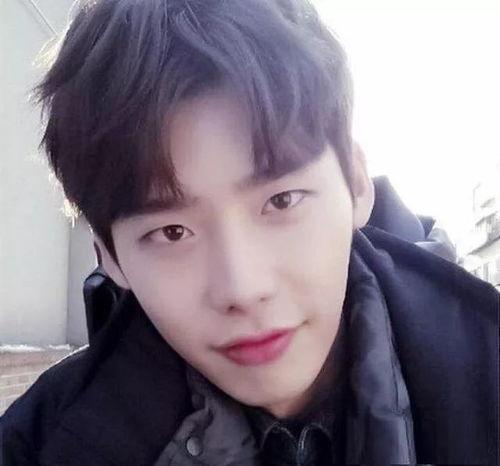 中分男孩吃瓜视频,趣味横生,网友热议不断 第2张 中分男孩吃瓜视频,趣味横生,网友热议不断 第2张