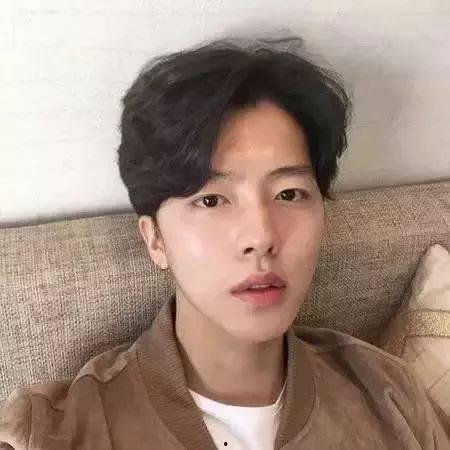 中分男孩吃瓜视频,趣味横生,网友热议不断 第3张 中分男孩吃瓜视频,趣味横生,网友热议不断 第3张