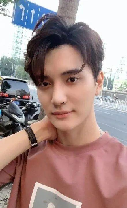 杨咩咩吃瓜,揭秘娱乐圈幕后故事  第2张