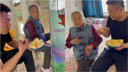 在姥姥面前吃瓜,温馨回忆中的甜蜜时光  第3张